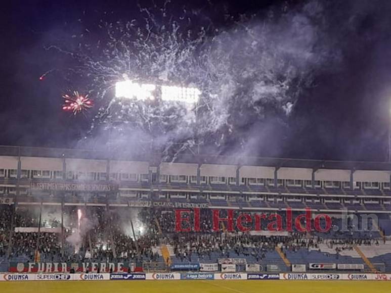 Ambiente festivo: Así se vive partido de ida de la semifinal entre Marathón y Real España (Fotos)