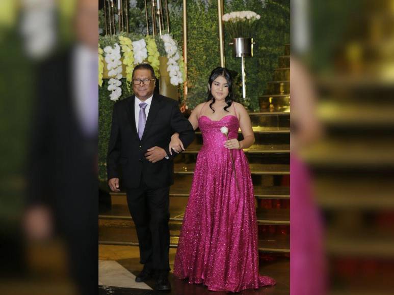 Prom Night 2024 de la Elvel School, un festejo fundido en amor y glamour