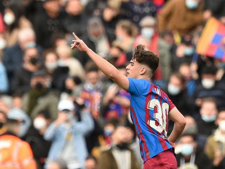 En imágenes: Locura azulgrana y decepción colchonera, así se vivió el Barça-Atleti