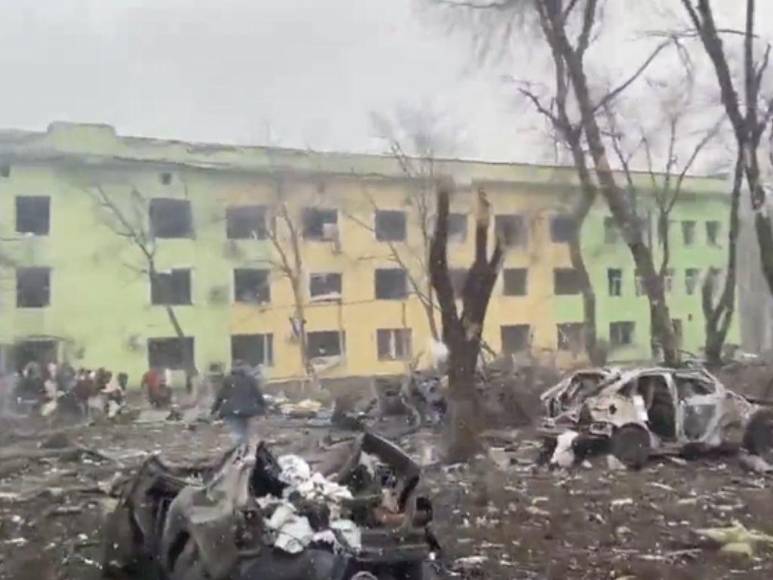 Las imágenes del ataque ruso a un hospital infantil en Mariupol