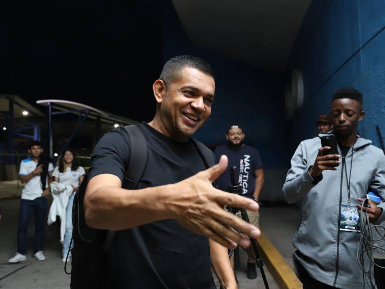 Ambiente del partido de despedida de Rambo de León ¿quién ha llegado?