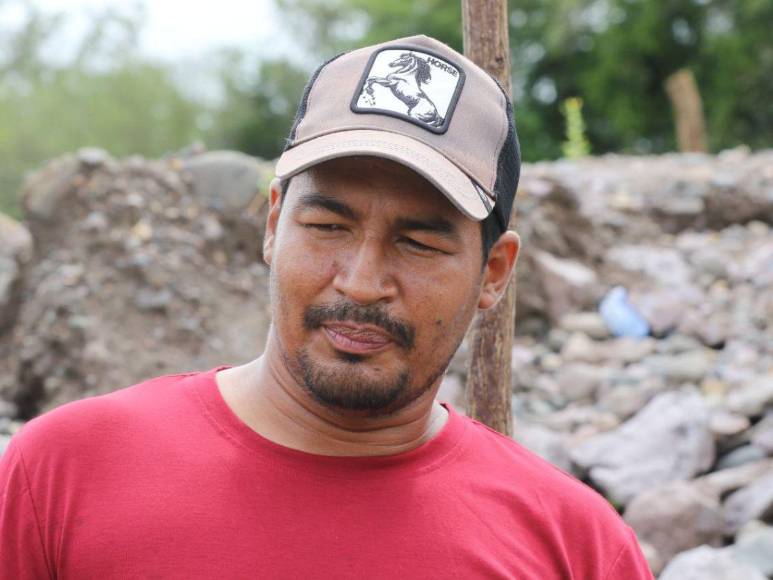 Enfermos cruzan en balsas: dramática situación por inundaciones en el sur de Honduras