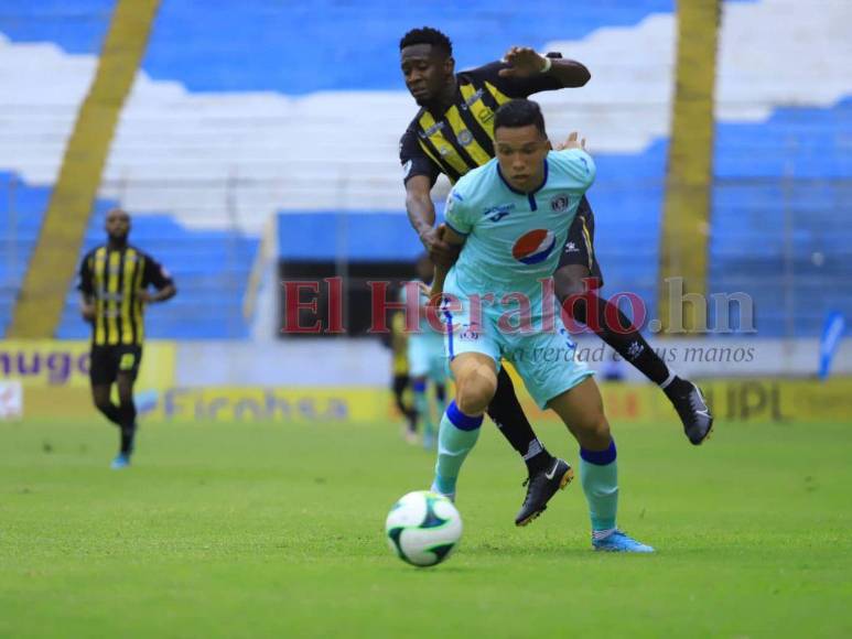 Emociones, trámite parejo y sufrimiento en la banca: Así se vivió el empate entre Real España y Motagua