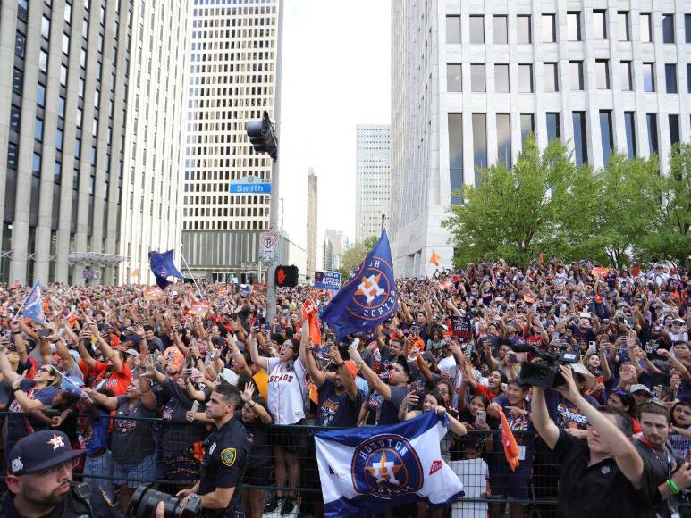 ¡Euforia total! Los Astros de Mauricio Dubón celebraron el título en la Serie Mundial con su afición en Houston