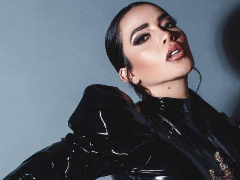 Modelo y mayor que Peso Pluma: así es Dania Méndez, la mujer que señalan como novia del cantante