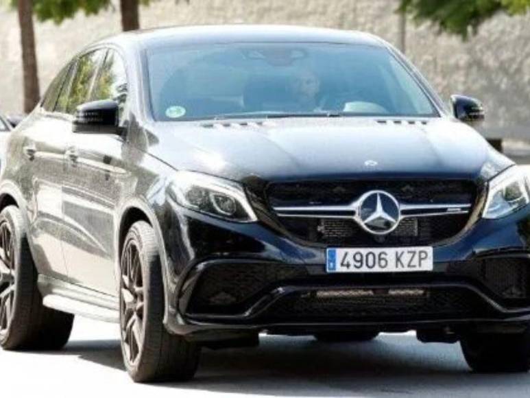 Costosos y con significado especial: Así es la colección de lujosos autos de Lionel Messi