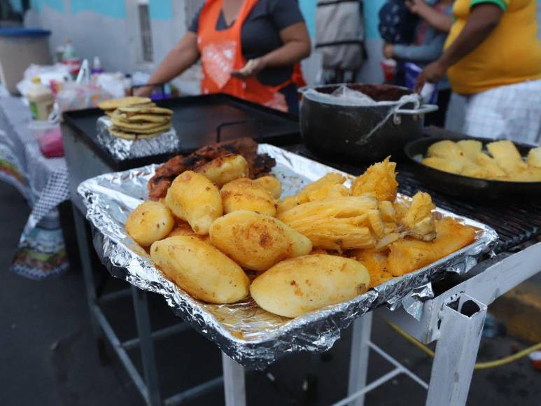 Ambiente del partido de despedida de Rambo de León ¿quién ha llegado?