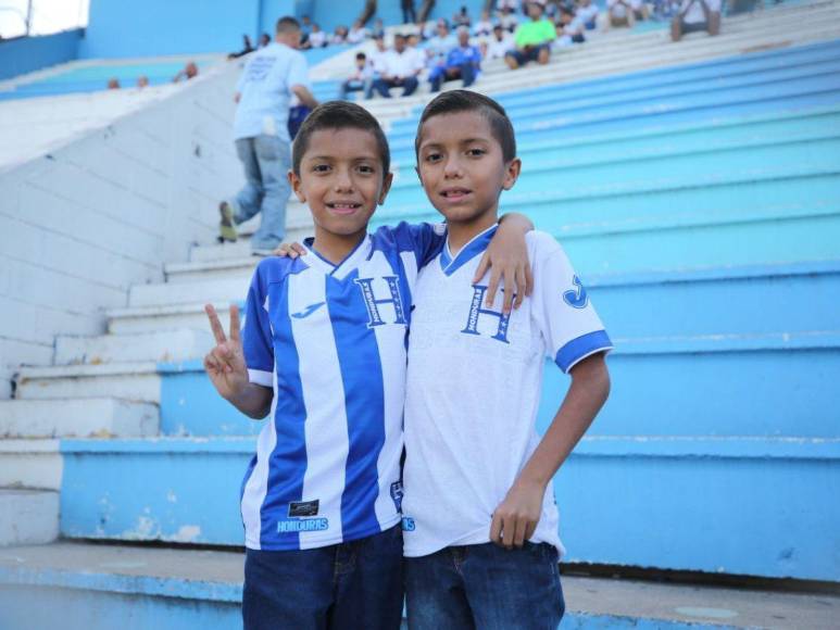 ¡La capital responde! Gran ambiente en el Nacional para el Honduras vs Cuba