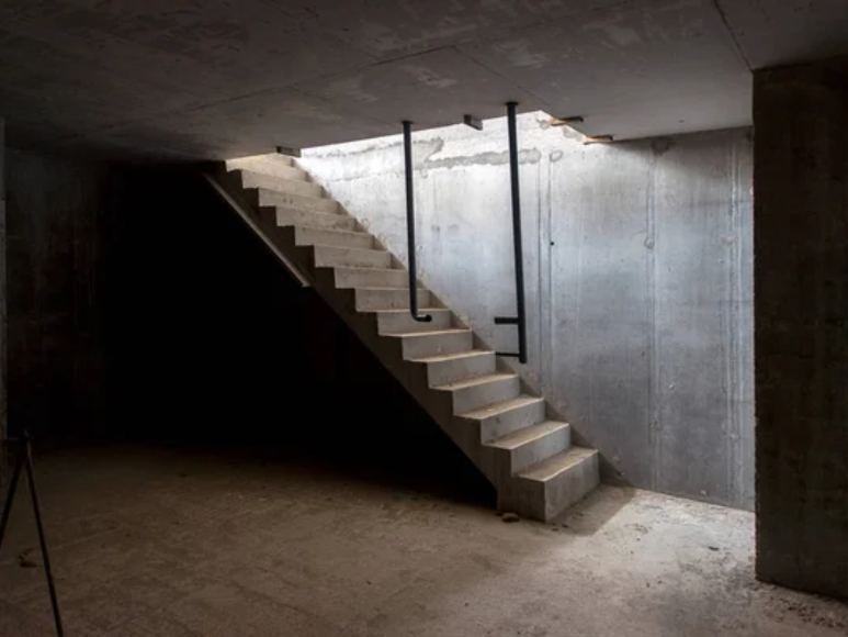 Hallan vivo a hombre que había desaparecido hace 27 años; su vecino lo tenía secuestrado