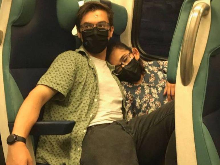 Una relación con estrictos acuerdos: así es el noviazgo de Daniel con Carmen, siamesa que comparte pelvis con su hermana