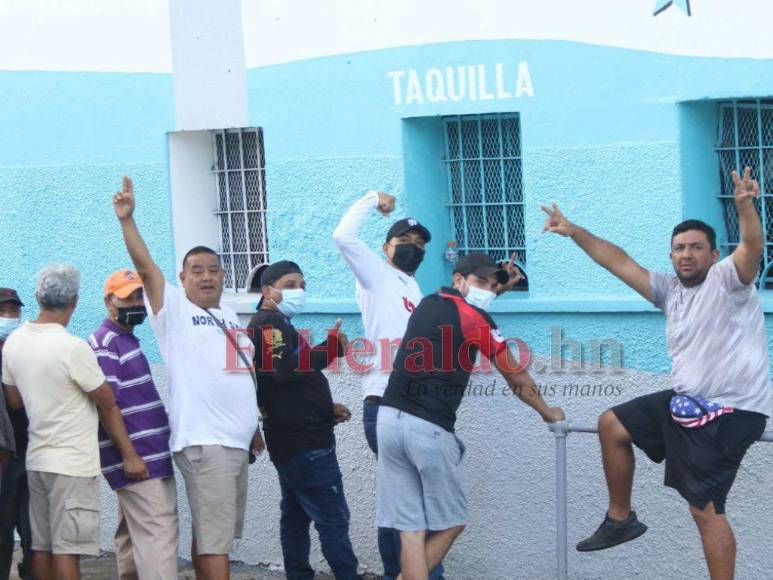 Ambientazo y pasión merengue: Así se vive el Olimpia vs Real España en las gradas del Nacional