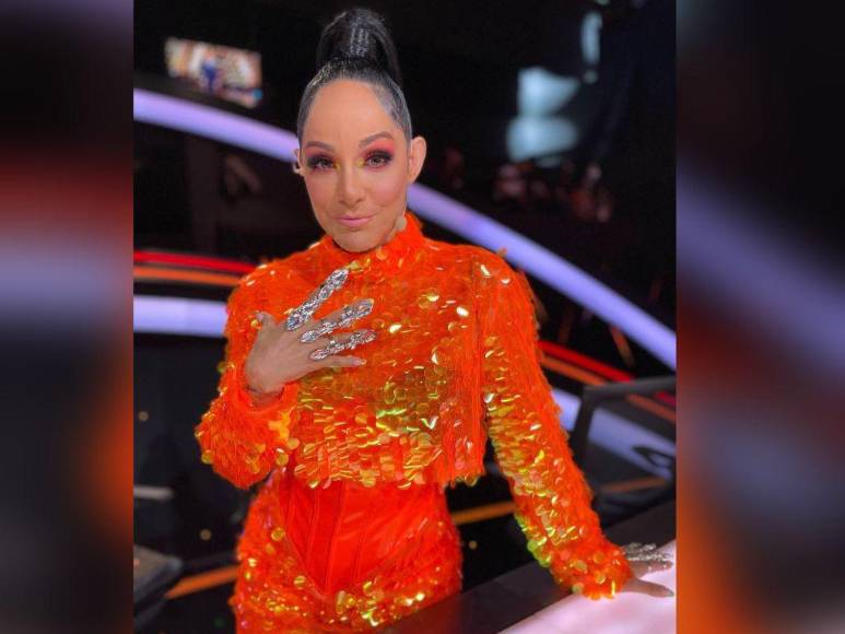 Excéntricos, espectaculares y únicos: los looks de Lolita Cortés en La Academia