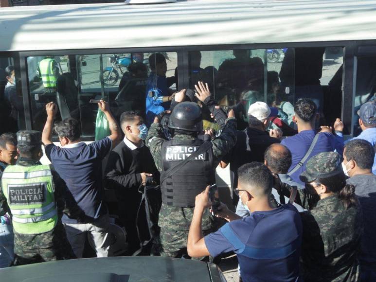Imágenes de los intensos operativos militares durante el toque de queda en Honduras