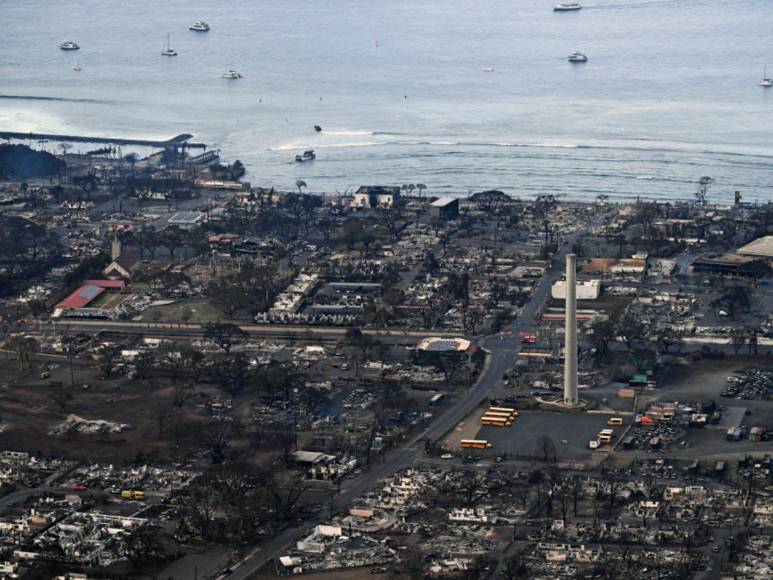 Al menos 55 muertos, familias sin hogar y llamas interminables: las imágenes del pavoroso incendio en Hawái