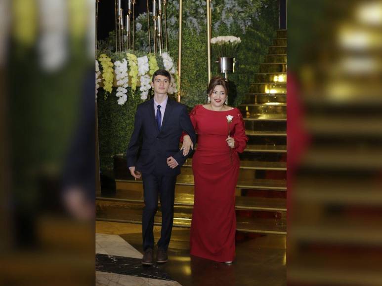 Prom Night 2024 de la Elvel School, un festejo fundido en amor y glamour