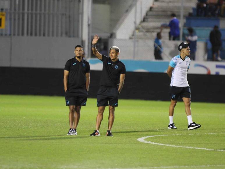Ambiente familiar se vive en el interior previo al partido de la “ H”