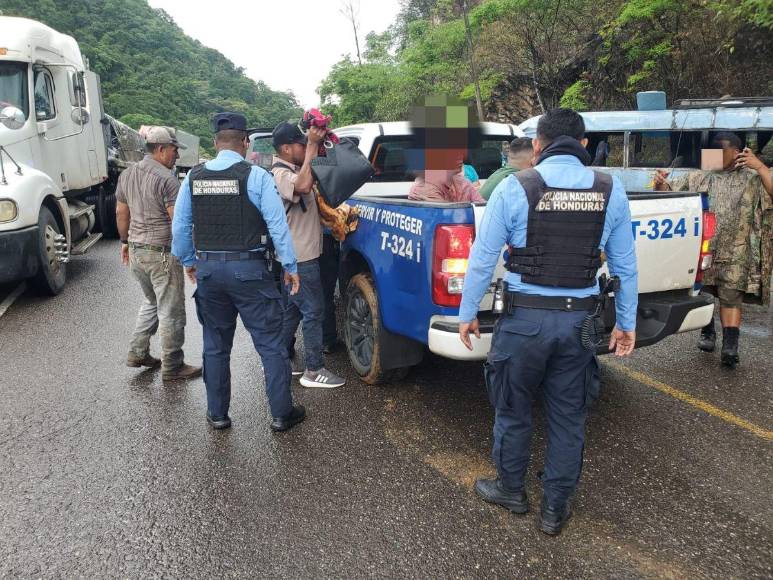 Imágenes del accidente de autobús en Taulabé; hay tres muertos y niños heridos