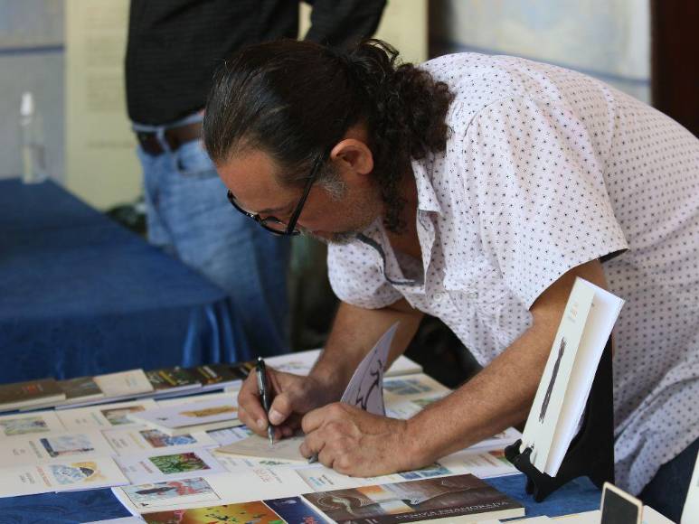 Feria del Libro en el Festival Internacional de Poesía de Los Confines