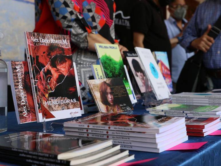Feria del Libro en el Festival Internacional de Poesía de Los Confines