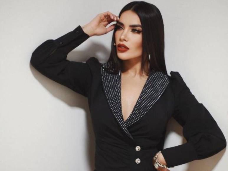 Modelo y mayor que Peso Pluma: así es Dania Méndez, la mujer que señalan como novia del cantante