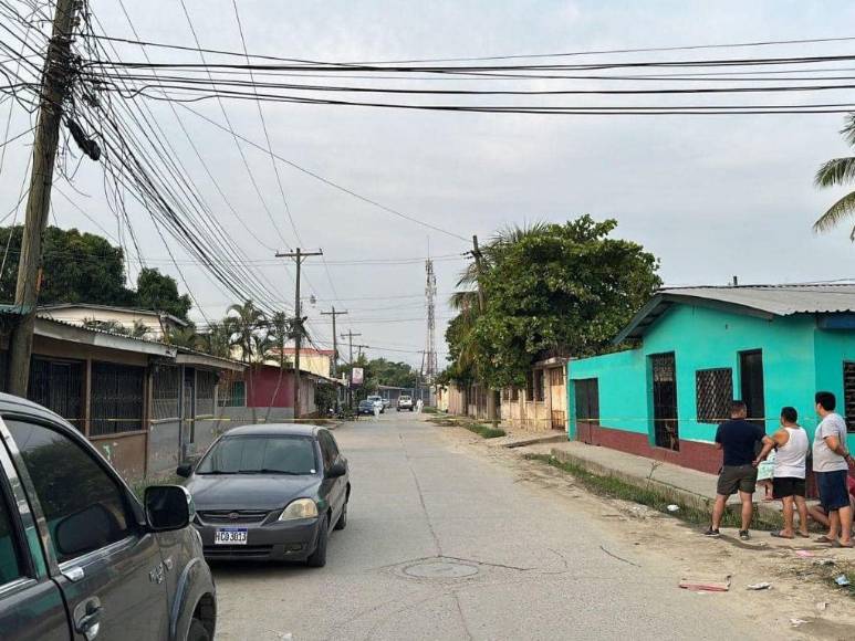 Cuatro hombres y una mujer fueron asesinados mientras departían frente a una vivienda: lo que se sabe de la masacre en San Pedro Sula