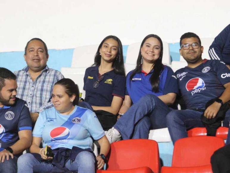 El ambiente, la llegada y la novia: todo listo para el Motagua-Marathón