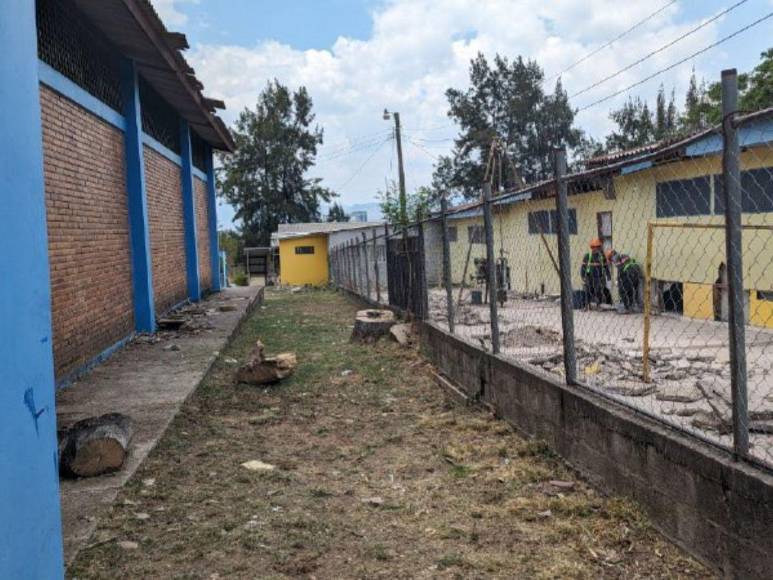 Antes y después de la Escuela Experimental de la UNAH reconstruida por Shin Fujiyama