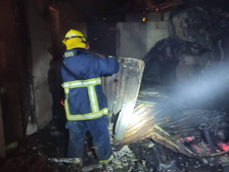 Dolor y consternación en Roatán por muerte de tres niños en incendio