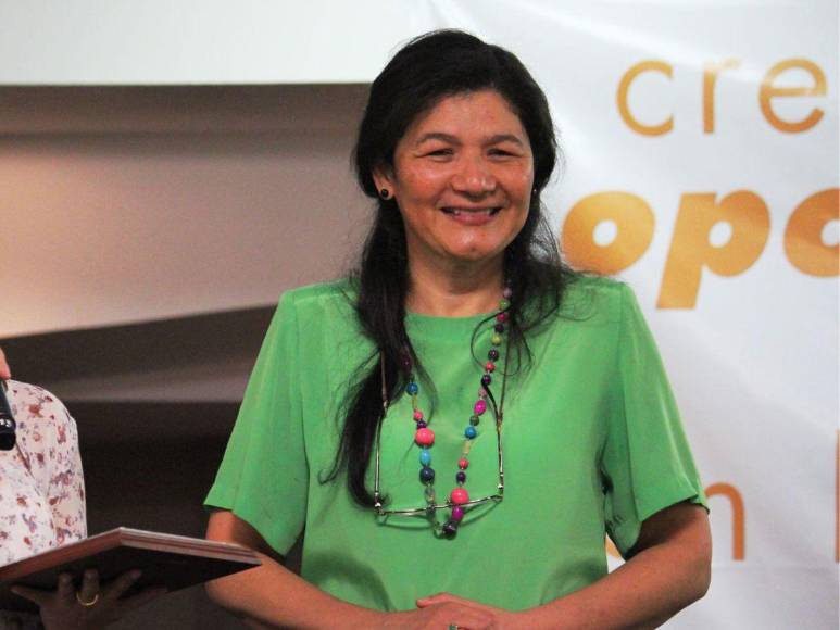 ¿Quién es la Dra. Lizeth Armandina Coello, nueva directora de la Dinaf?