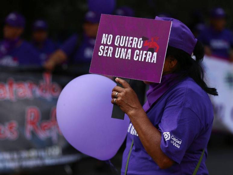 Mujeres realizan marcha “no quiero ser una más” en contra de femicidios