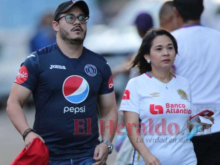 Ambientazo se vive en el Chelato Uclés durante el clásico Olimpia vs Motagua