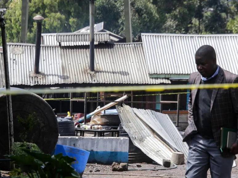 Luto en Kenia tras fuerte incendio en escuelas; han muerto 17 niños