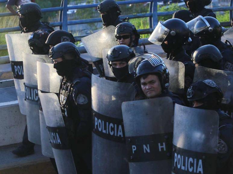 ¡Llegó el bicampeón! La impresionante entrada de la Ultra Fiel para el debut de Olimpia ante Real España
