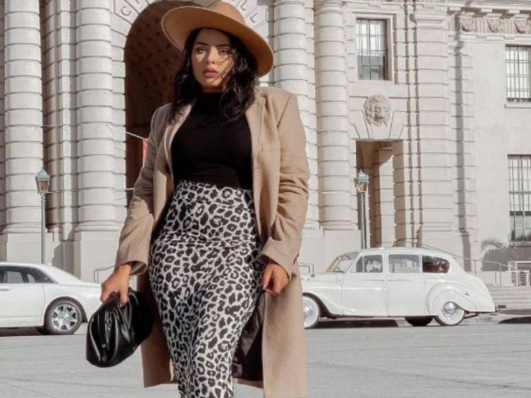 Así es Kerlyn, modelo y una de las hermanas de Cesia Sáenz más parecida a la cantante