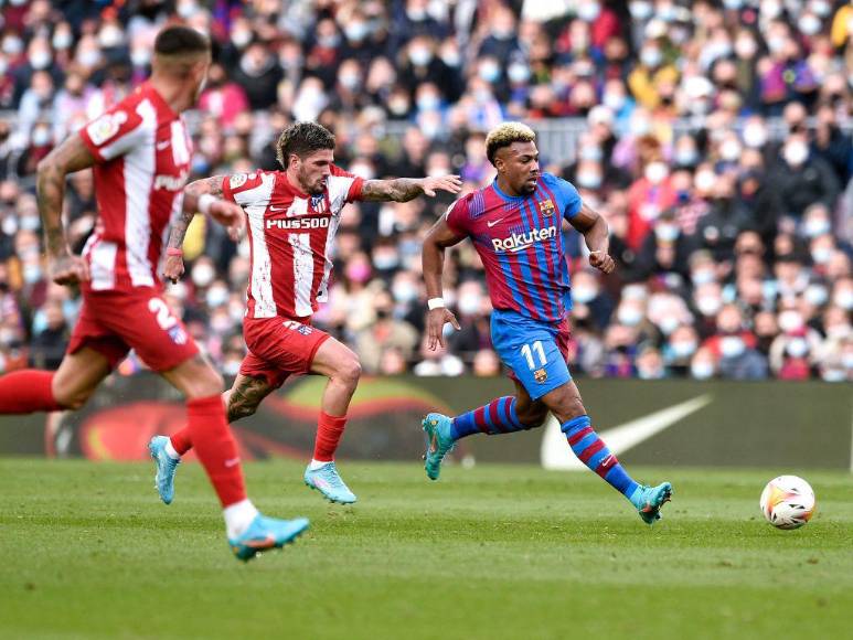 En imágenes: Locura azulgrana y decepción colchonera, así se vivió el Barça-Atleti