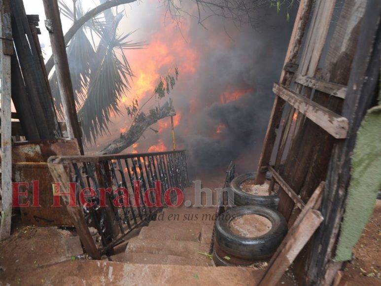 Las impactantes imágenes que dejó incendio de vivienda en Tegucigalpa