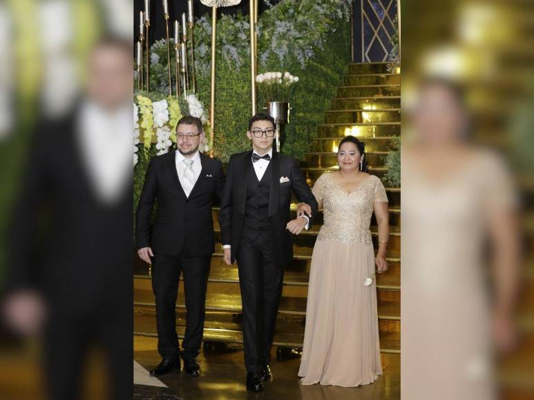 Prom Night 2024 de la Elvel School, un festejo fundido en amor y glamour