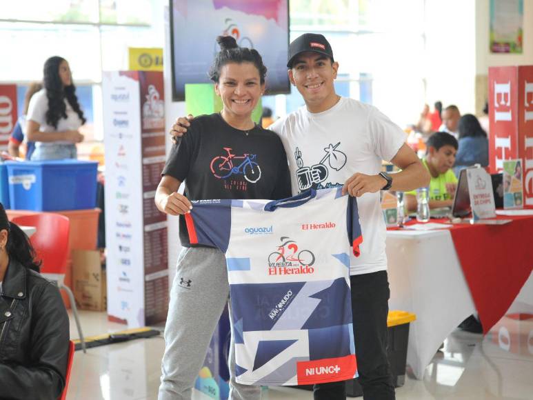 Más de mil competidores reclaman kits para la Vuelta Ciclística 2023