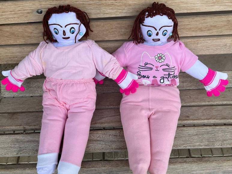Mujer brasileña casada con muñeco “dio a luz a gemelas en parto normal”
