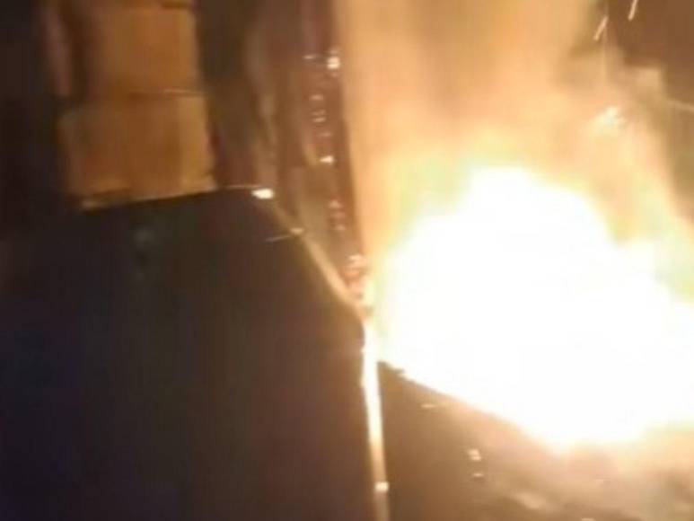 Dolor y consternación en Roatán por muerte de tres niños en incendio