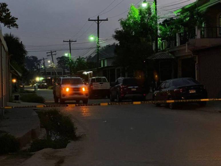 Cuatro hombres y una mujer fueron asesinados mientras departían frente a una vivienda: lo que se sabe de la masacre en San Pedro Sula