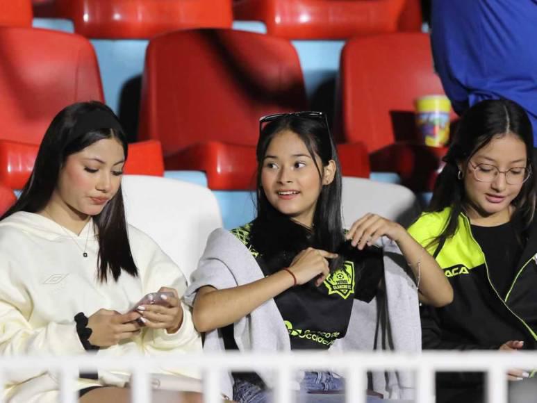 Bellas damas engalanaron el Olancho FC vs Olimpia: Esposa de futbolista causó furor Bellas damas engalanaron el Olancho FC vs Olimpia: Esposa de futbolista causó furor
