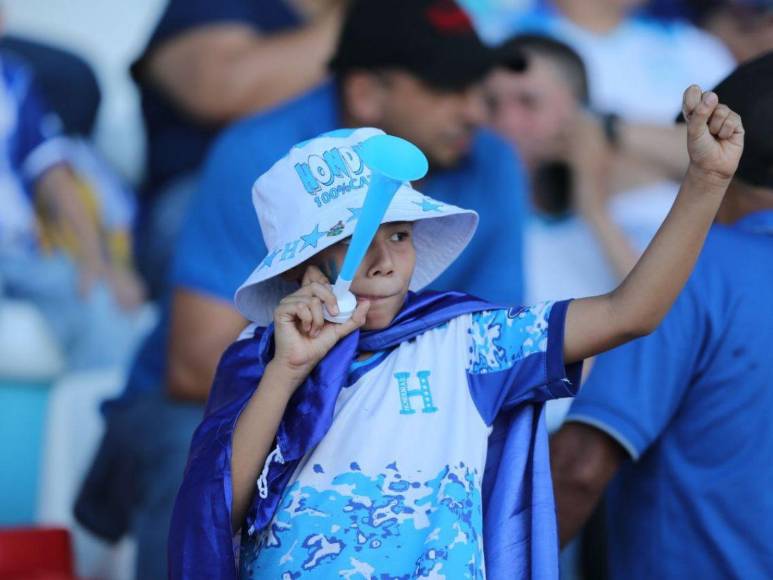 ¡La capital responde! Gran ambiente en el Nacional para el Honduras vs Cuba