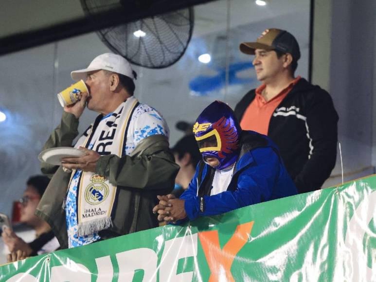 No se vio: Pelea de Menjívar con Jiménez, periodista robó miradas y Aguirre lleno de sangre