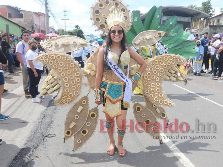 Color, cultura y creatividad: Los mejores trajes típicos de los desfiles patrios (Fotos)