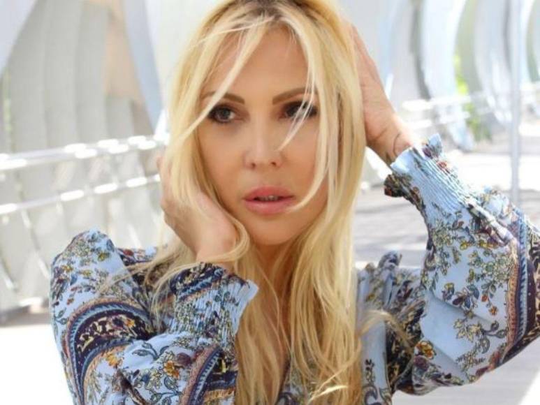 Así es Christina Rapado, la exnovia de Camilo Blanes que lo defiende ante críticas por su cambio de identidad