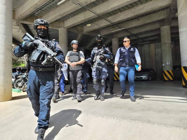 Bajo resguardo policial: así fue la primera audiencia de Gilbert Reyes en Honduras