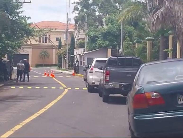 “¡Viva Juan Orlando!”, así llegan personas a la casa de Ana García tras sentencia de JOH