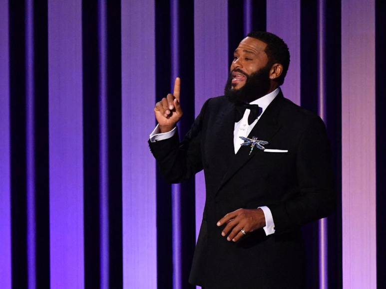 Emmy: Entre ovaciones, errores y todo lo que las cámaras no captaron