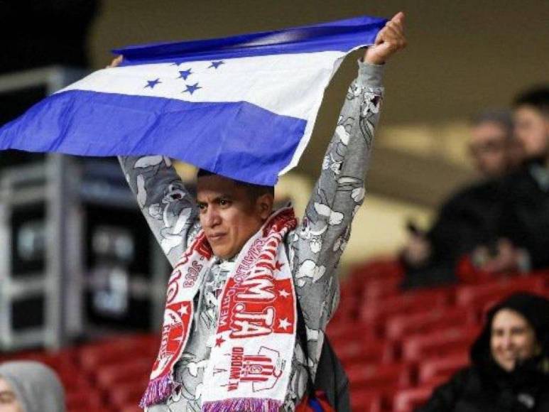 Luis Palma abatido tras la goleada del Atlético Madrid 6-0 al Celtic